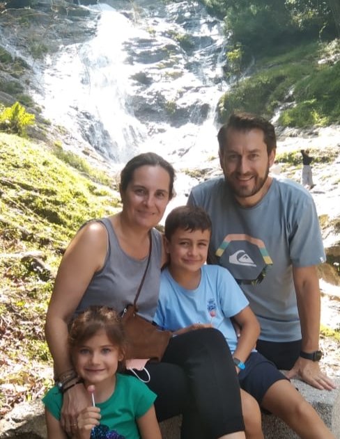 customer stop and photo at lata iskandar before proceed to cameron highland day tour with kl taxi tour driver