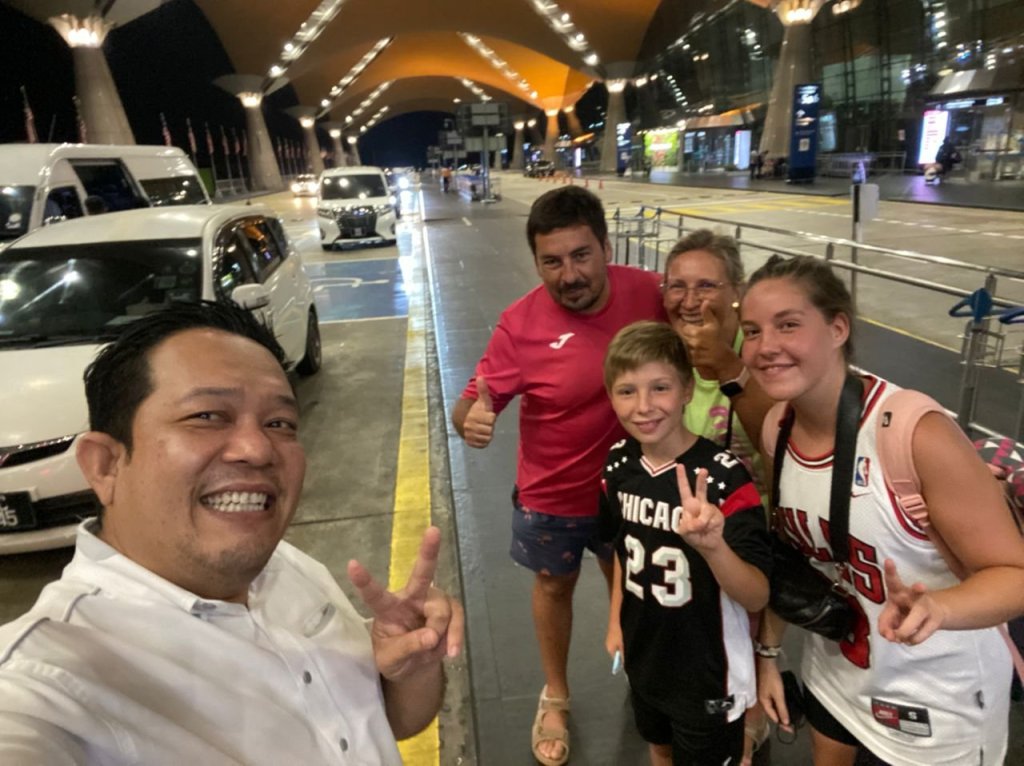 Taxi Service Klia international airport pickup & Airport Drop Off transfer service , Airport Taxi Booking 