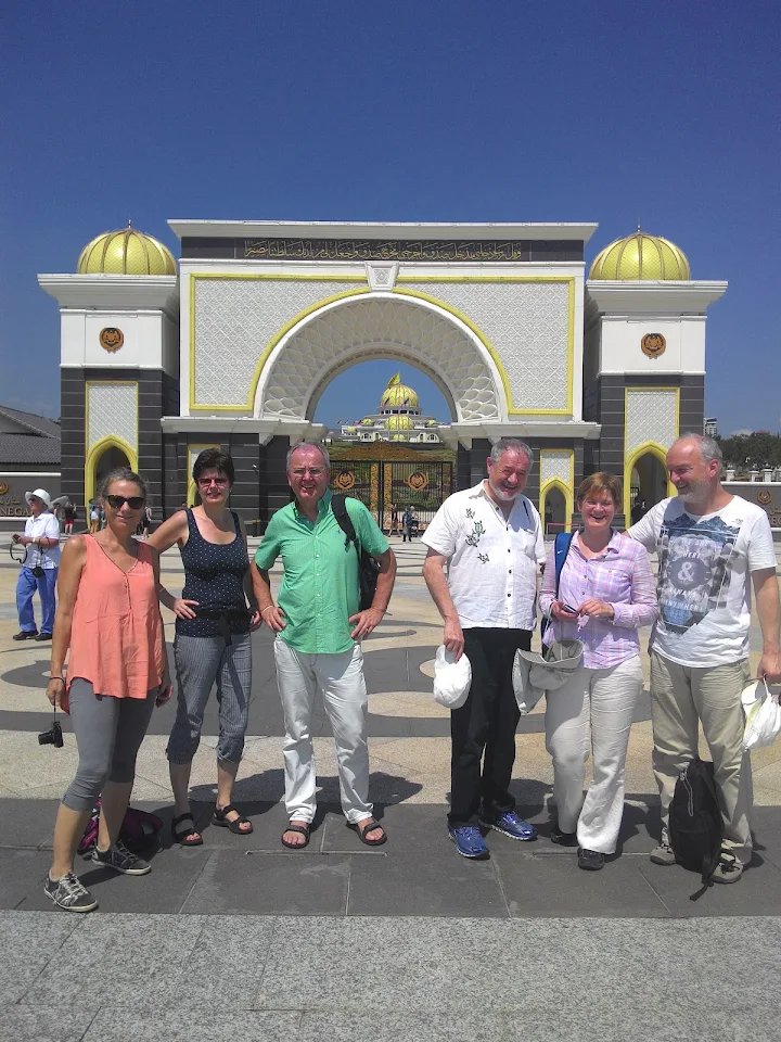 national palace photo stop 