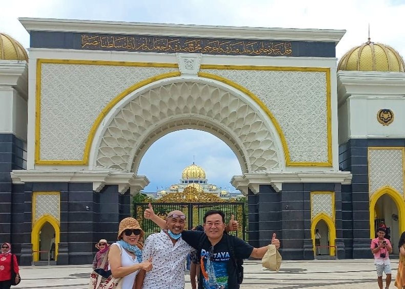photo stop at national palace from Port Klang Cruise 
