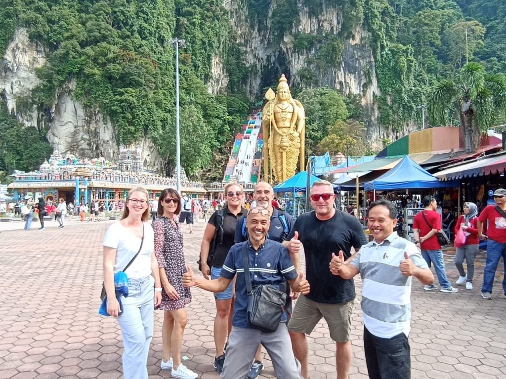 Batu Caves And Kuala Lumpur City Tour from KLIA Airport